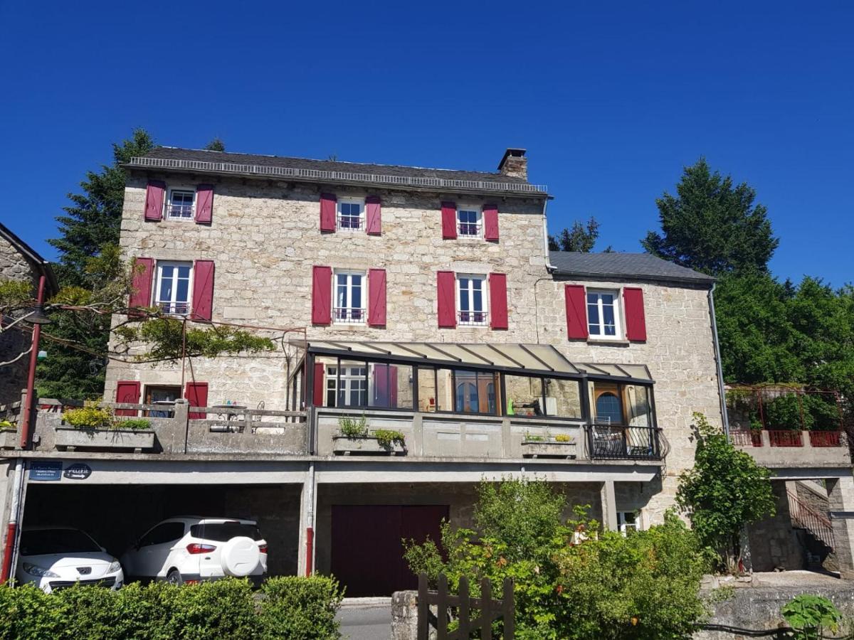 Maison D'Hotes "La Pierre Pointue" Saint-Leons Exterior photo